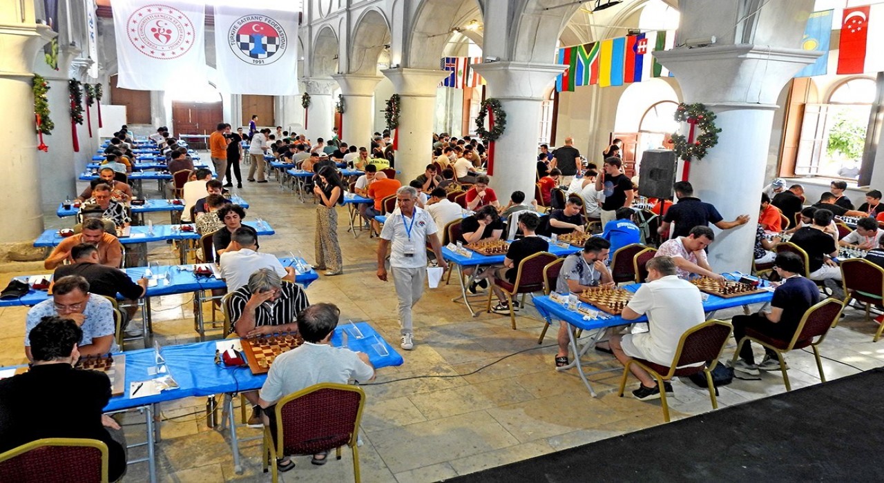 Dünya satranç ustaları Çeşmede buluşuyor