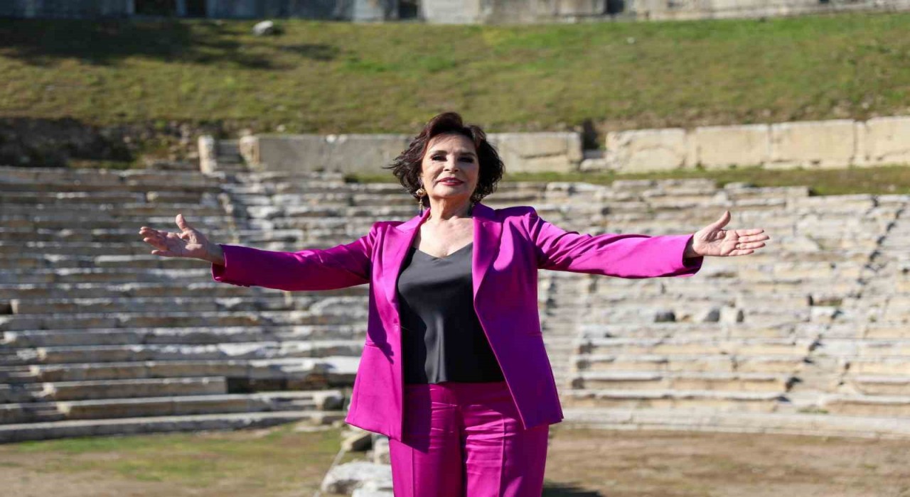 Düzce Film Festivalinde Hülya Koçyiğite Yaşam Boyu Onur Ödülü