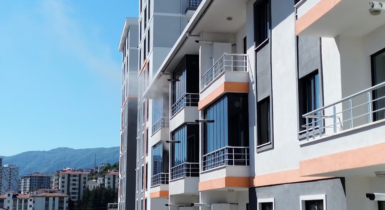 Düzcede 6 katlı binada korkutan yangın
