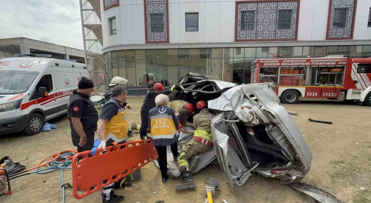 Düzcede feci kaza 2 yaralı