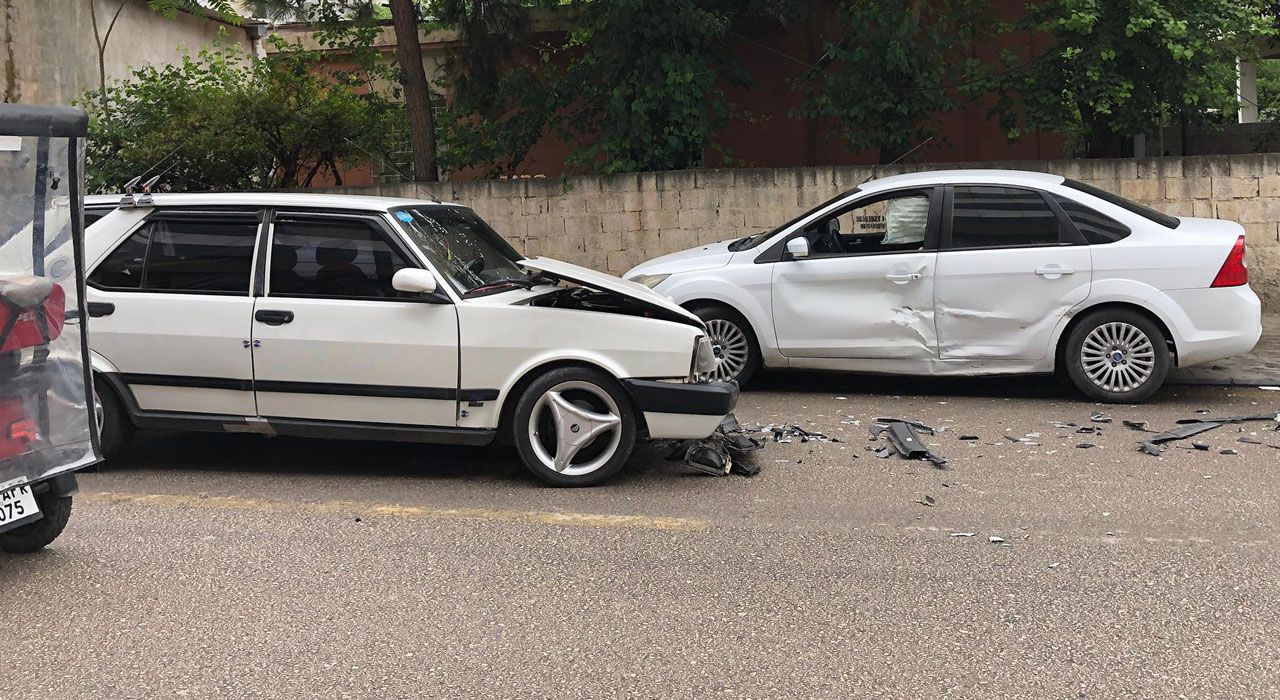 Düziçi’nde Trafik Kazası: Refik Cesur Bulvarı'nda Maddi Hasarlı Çarpışma