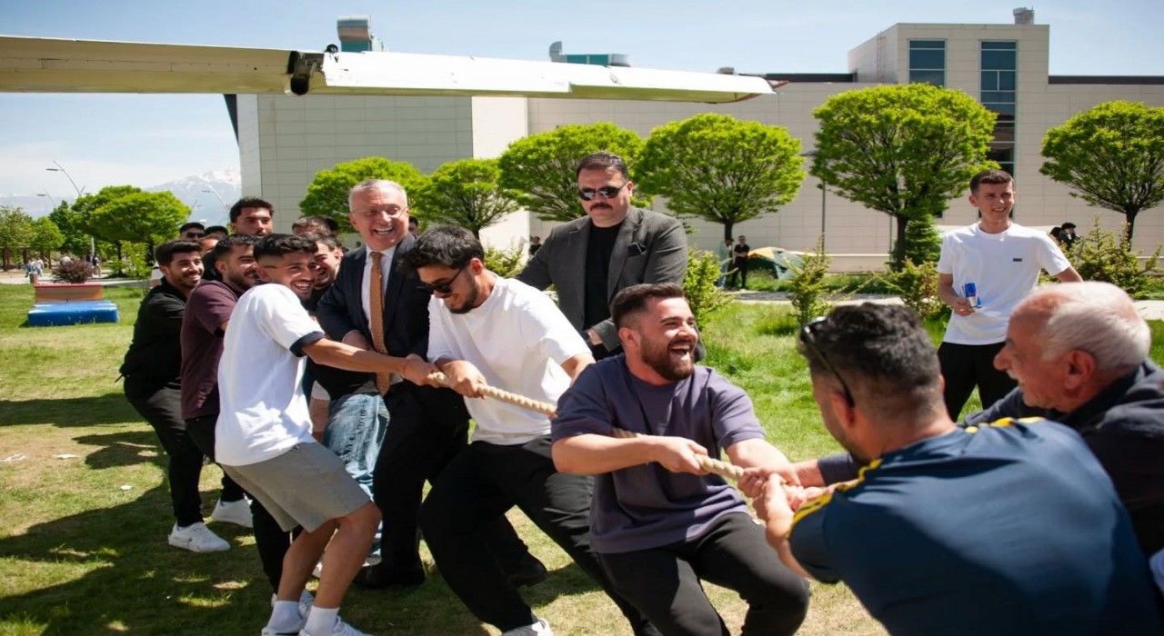 EBYÜde Bahar Şenlikleri coşkusu sürüyor