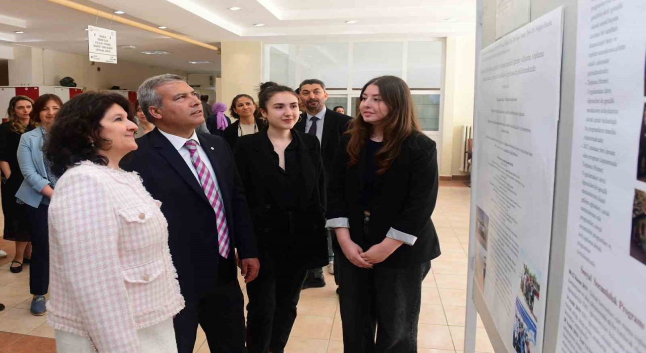 Eczacılık Fakültesinde Topluma Hizmet Uygulamaları dersi çerçevesinde sergi açıldı