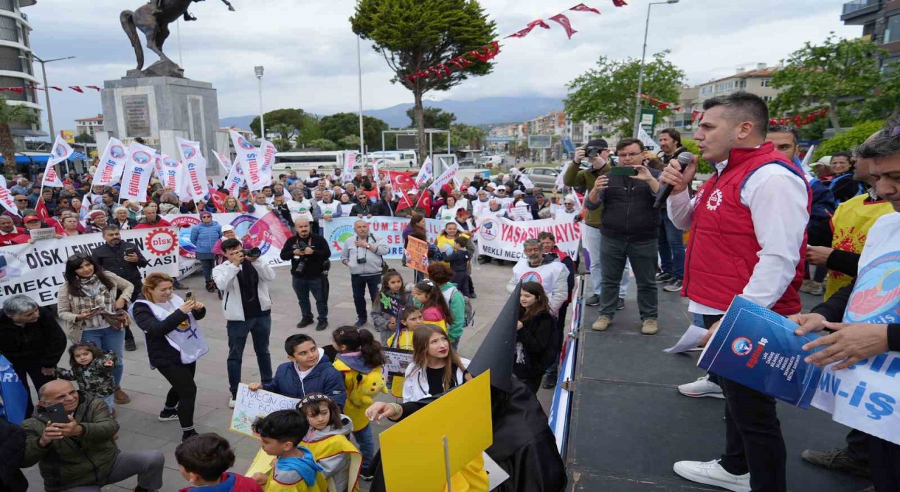 Edremitte 1 Mayıs Emek ve Dayanışma Günü kutlandı