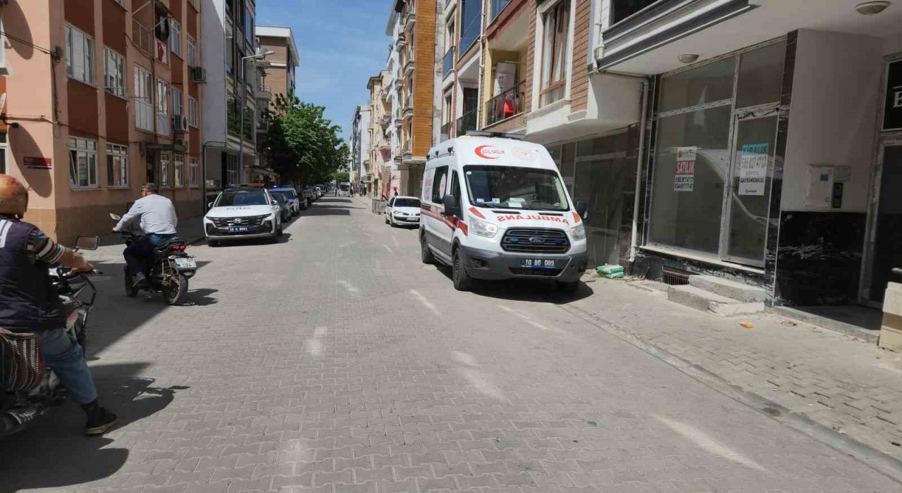 Edremitte bıçaklı kavga: 2 yaralı