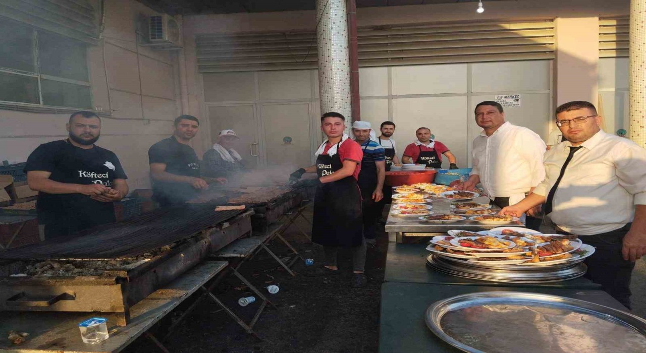 Egede düğün sezonu başladı, köfte yoğurmak meslek oldu