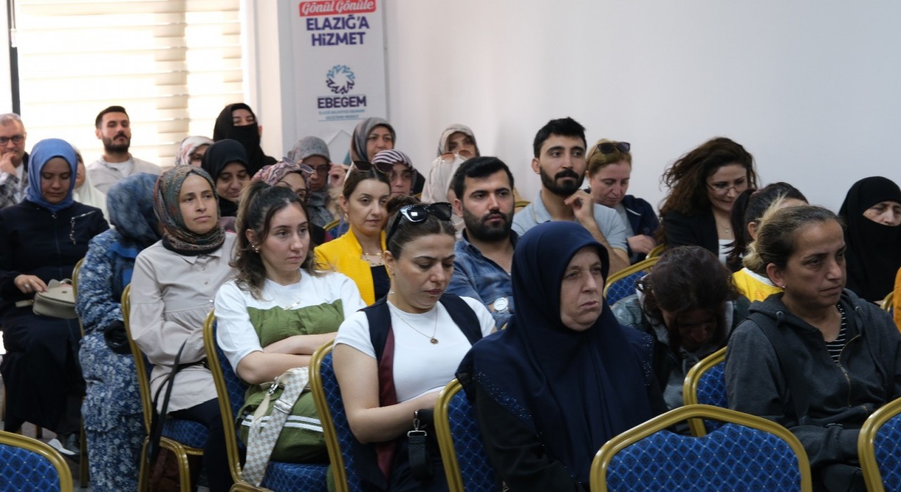 Elazığ Belediyesi ailede ruh sağlığı konulu söyleşi düzenledi