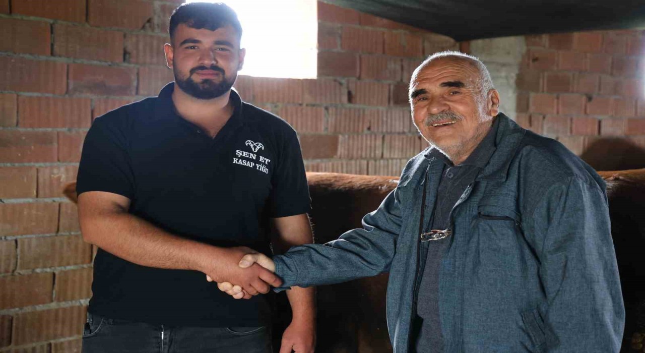 Elazığda 75 yaşındaki emekli polisin kurbanlık pazarlığı yüzleri güldürdü