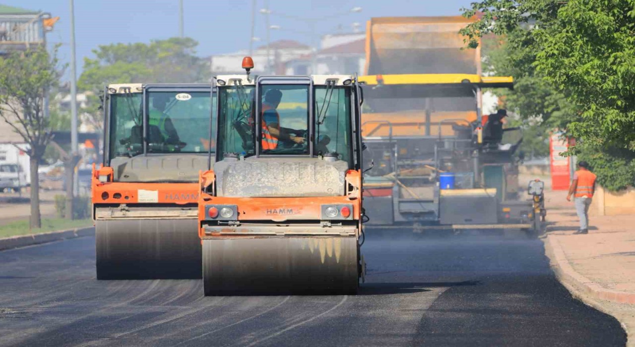 Elazığda asfalt mesaisi tüm hızıyla devam ediyor