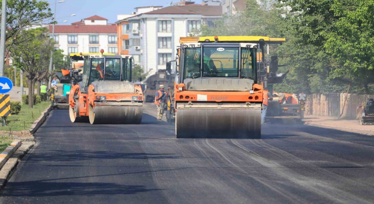 Elazığda asfalt yenileme çalışmaları sürüyor