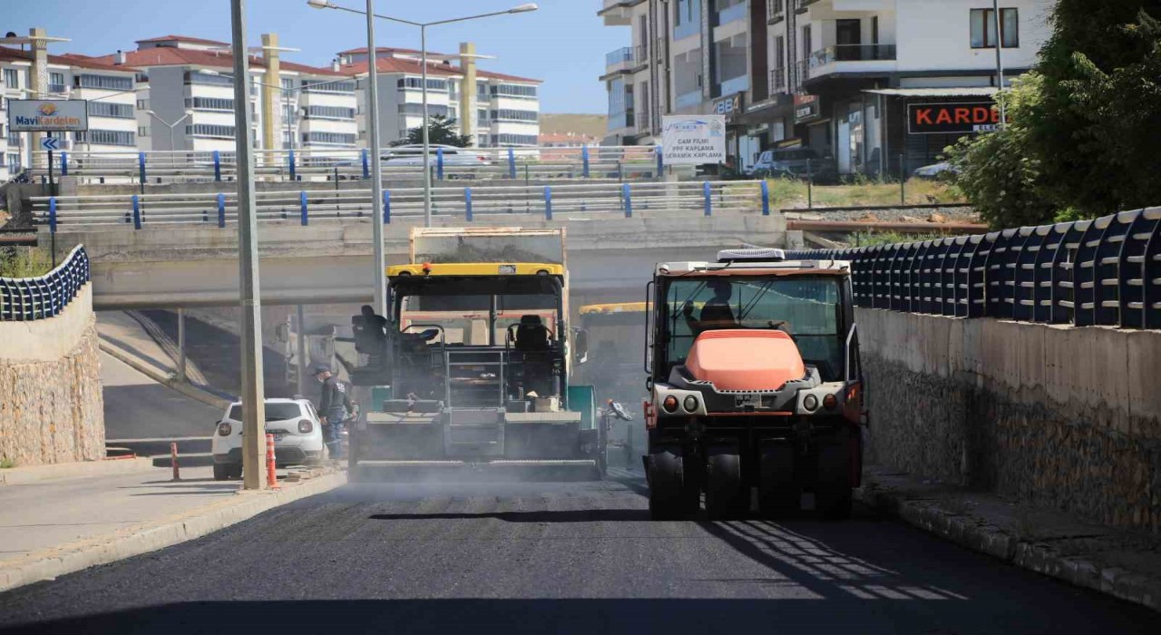 Elazığda asfaltlama çalışmaları sürüyor