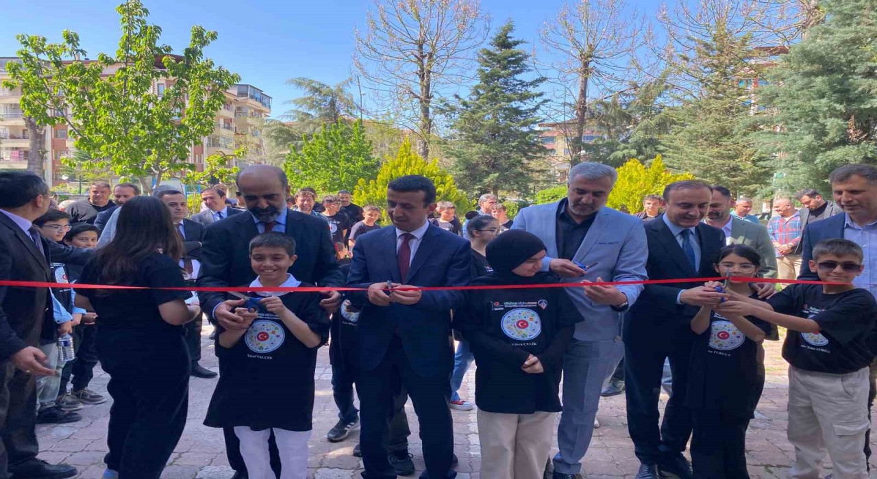 Elazığda Bilim ve Sanat Merkezindeki fuara yoğun ilgi
