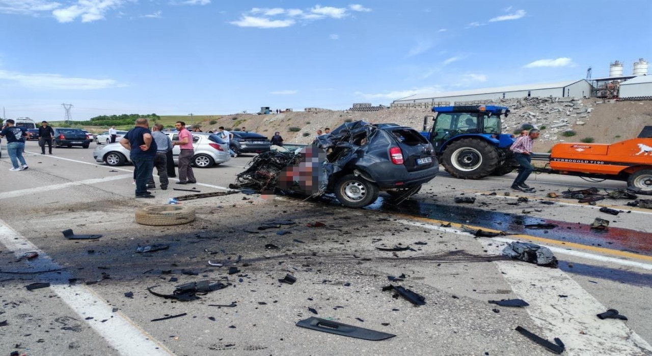 Elazığda feci kaza: 1 ölü, 2 ağır yaralı