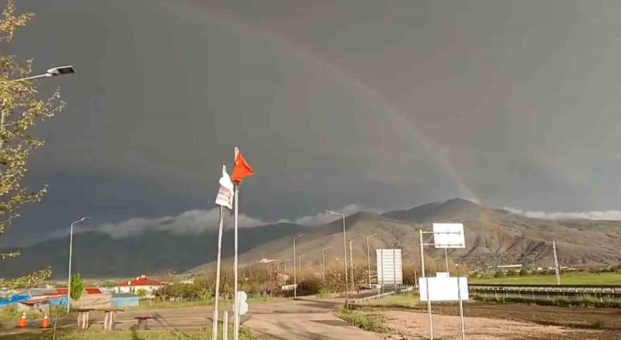 Elazığda gökkuşağı görenleri mest etti