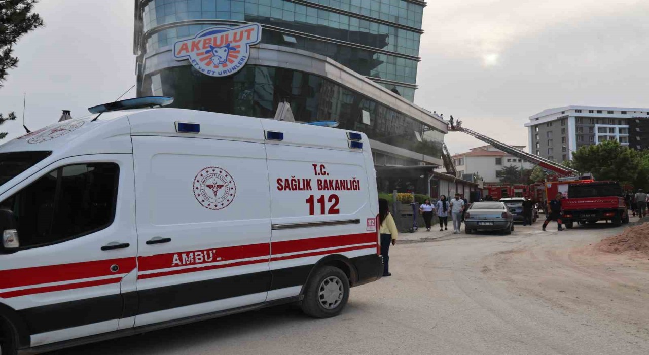 Elazığda plazada yangın paniği
