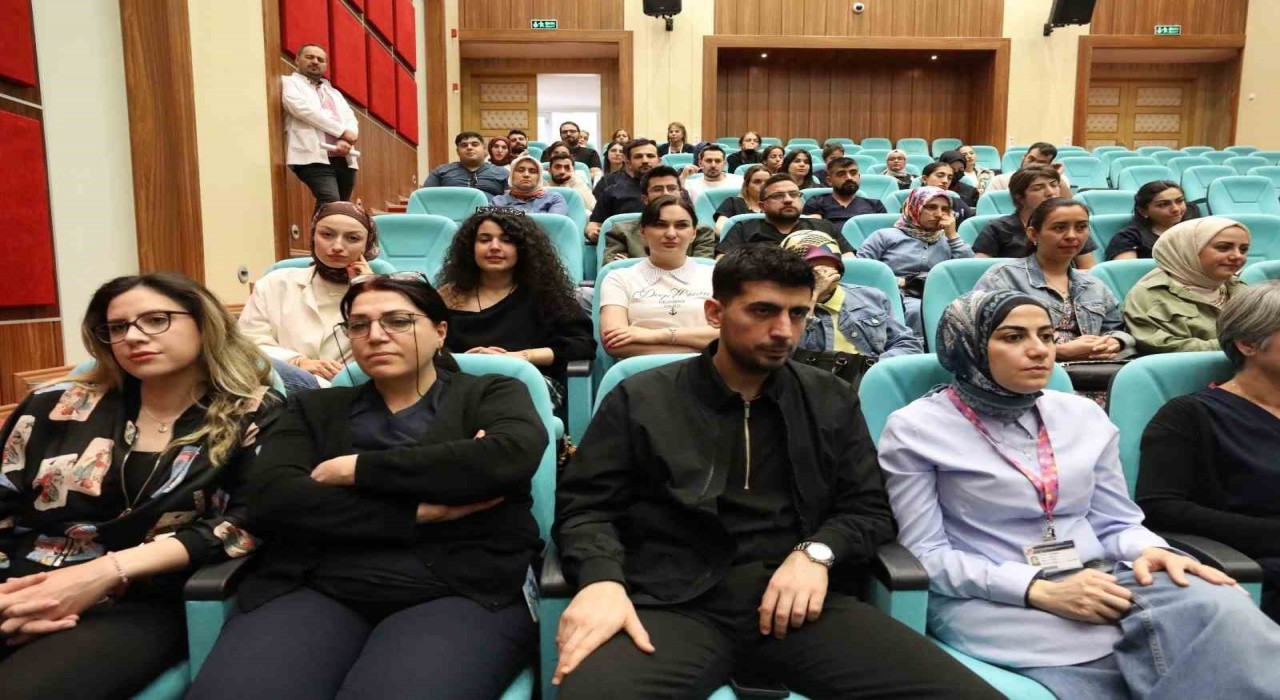 Elazığda sağlık çalışanlarına yönelik ileri yaşam desteği eğitimi