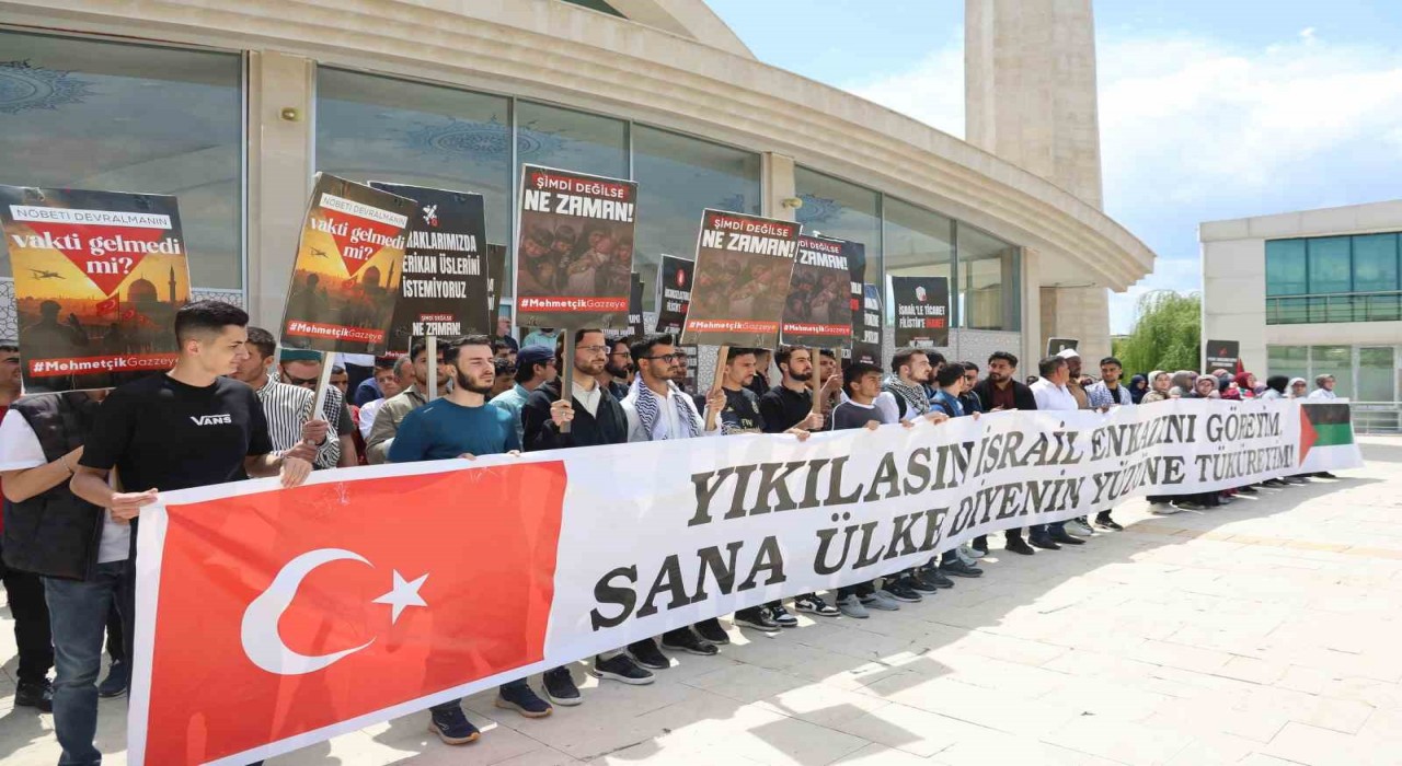 Elazığda üniversite öğrencileri Gazze için yürüdü