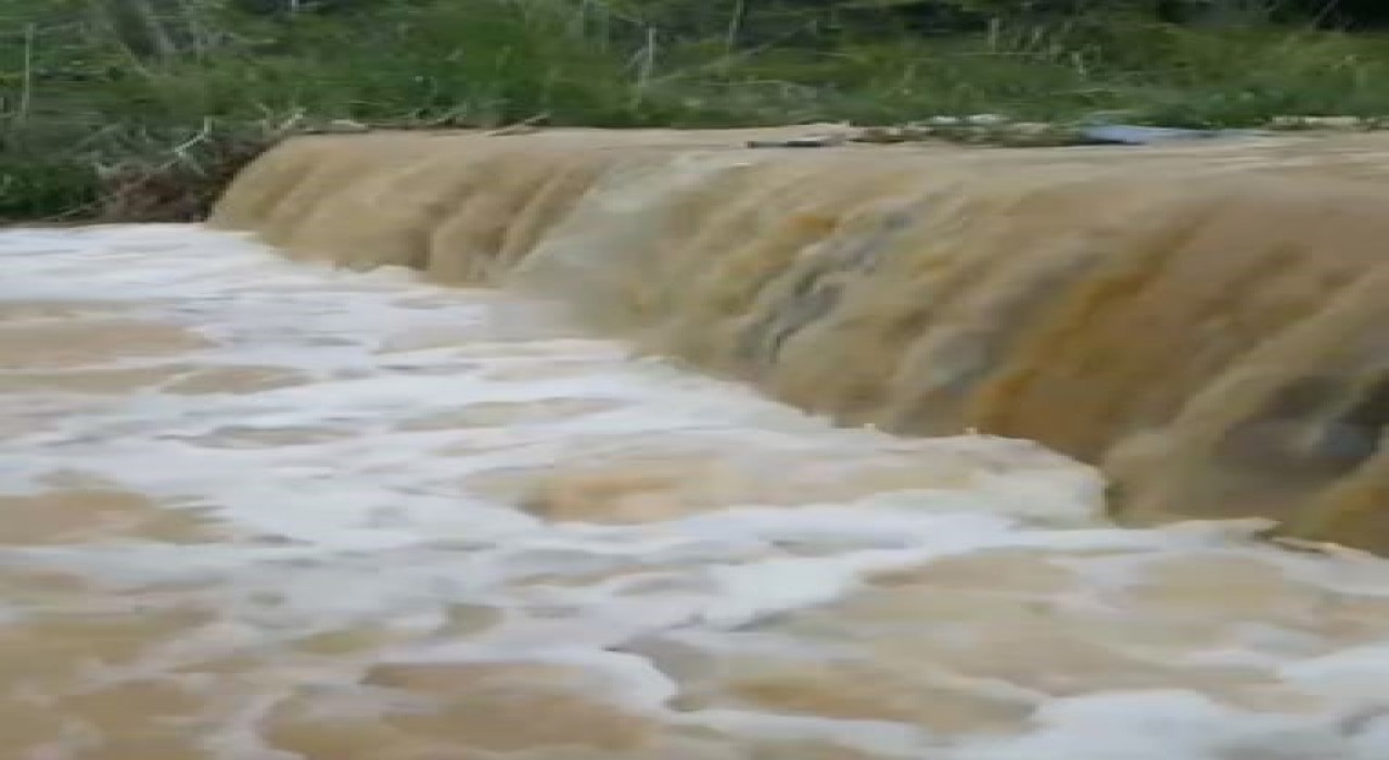 Elazığda yağışlar dereleri coşturdu