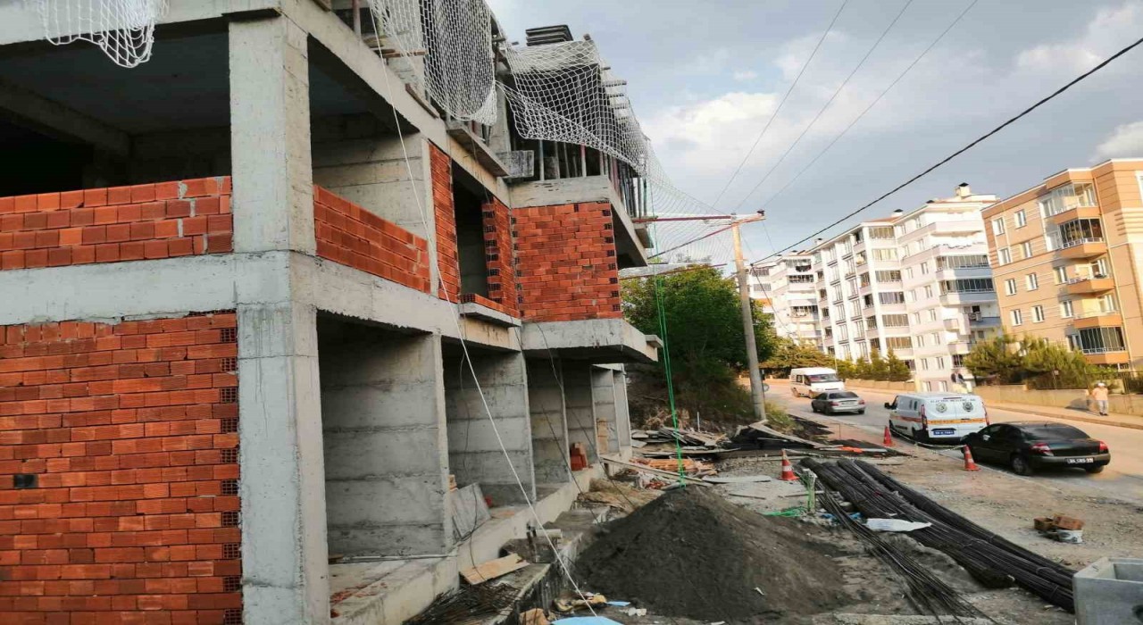 Elektrik akımına kapılan işçi hayatını kaybetti