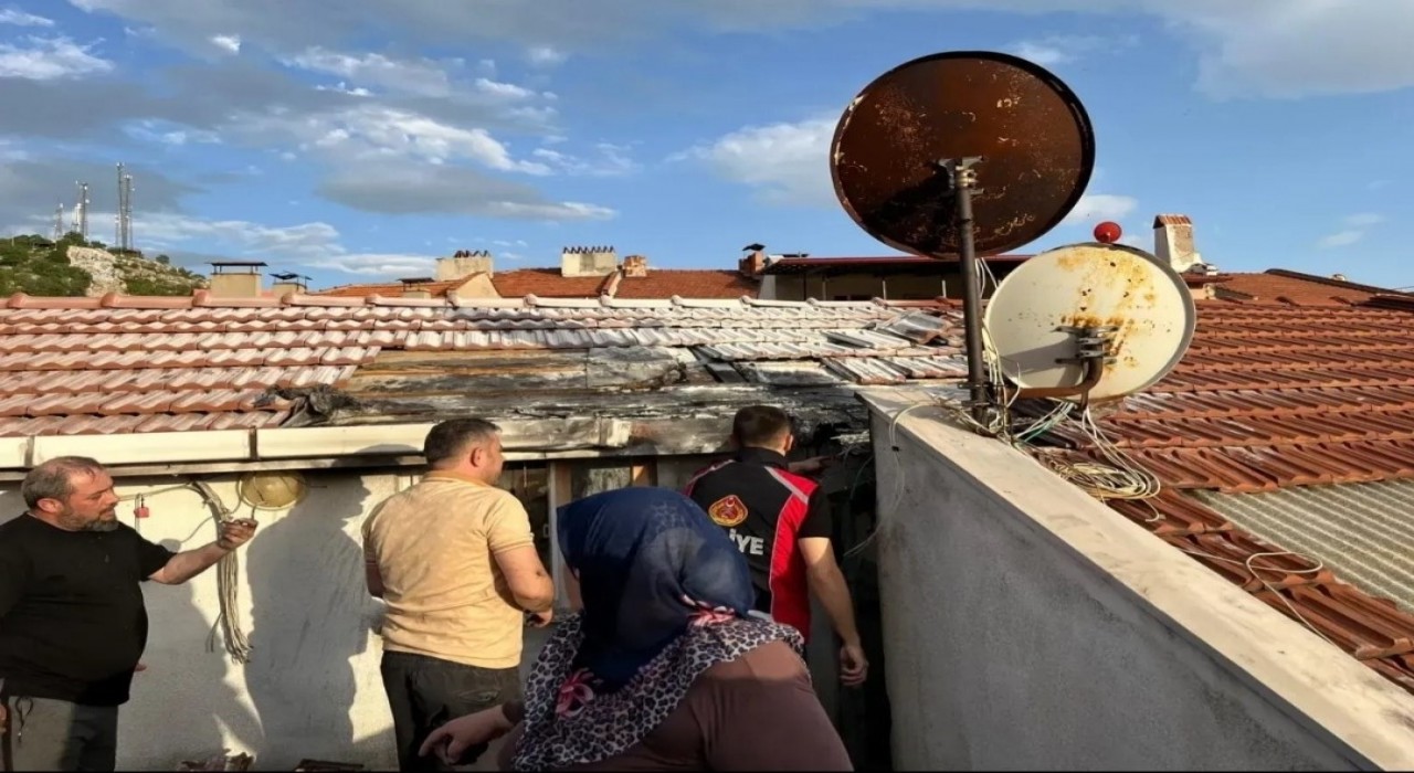 Emette çatı yangını