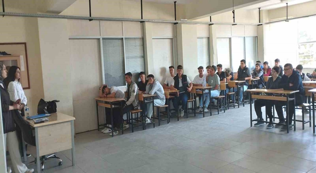 Emette lise öğrencilerine sağlıklı yaşam ve hastalıklarla mücadele semineri