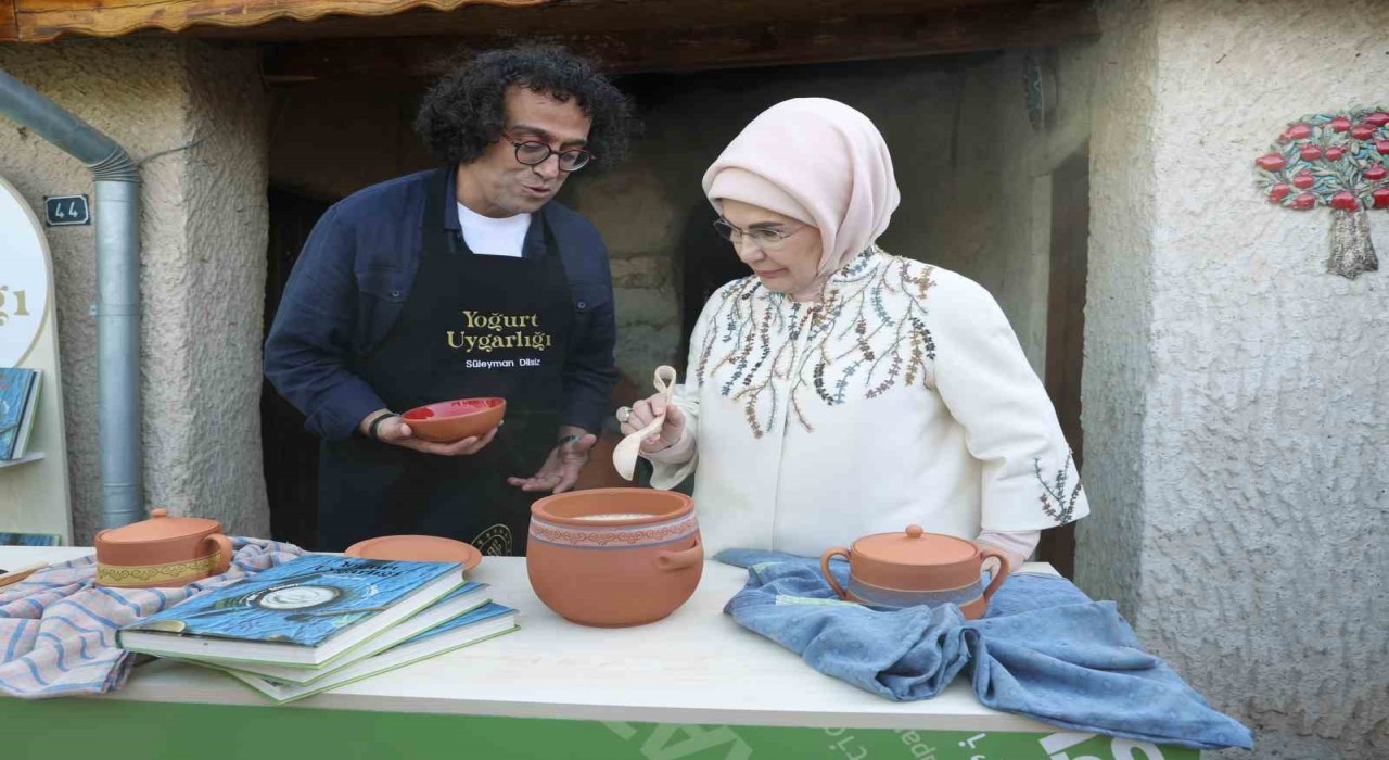 Emine Erdoğan, Nevşehirde Türk Mutfağı Haftası kapsamında yoğurt mayaladı