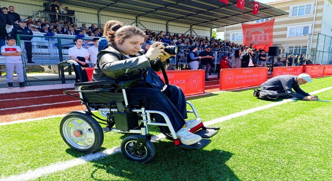 Engelleri aştı, iki üniversite okuyup gazetecilik yapıyor