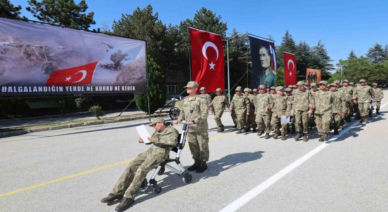 Engelli bireyler, temsili askerlik yemini ile Mehmetçik oldu
