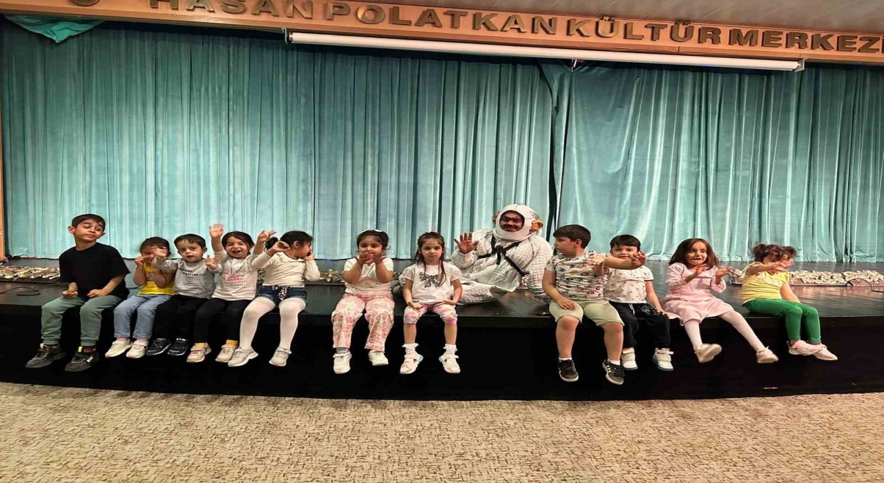 Engelsiz Kreşte tiyatro mutluluğu