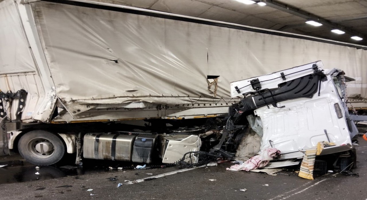 Erkenek Tünelinde trafik kazası: 1 ağır yaralı