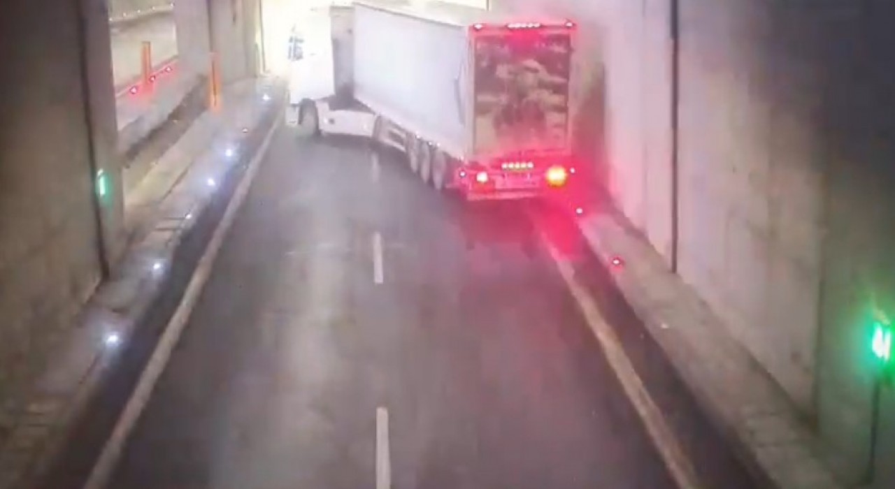 Erkenek Tünelindeki kaza anı kamerada