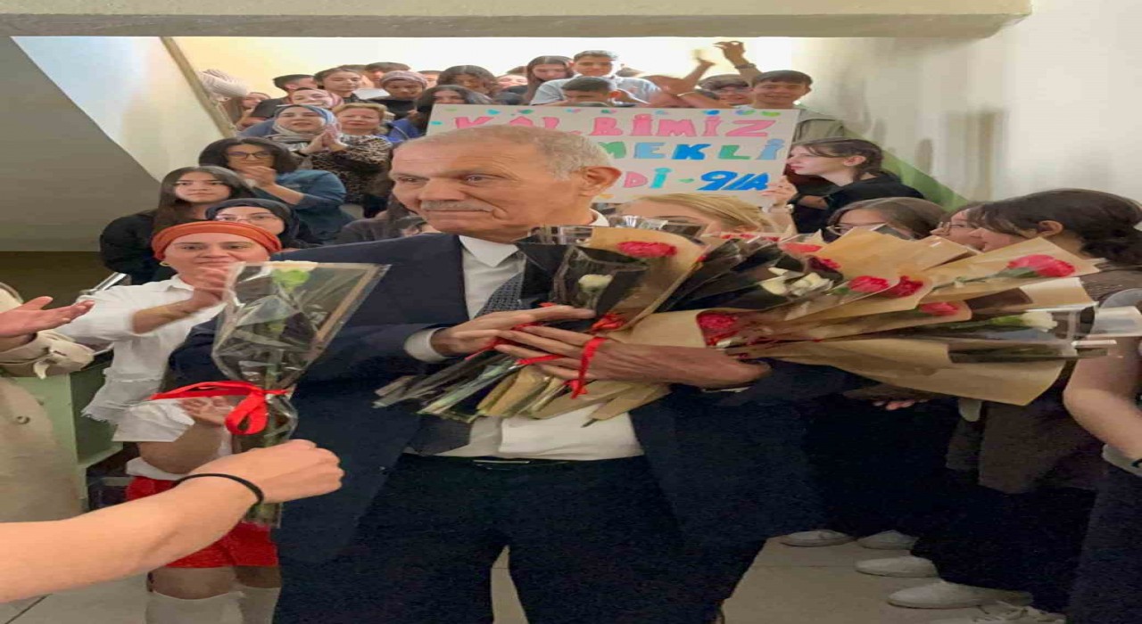 Ersin Bacaksız Anadolu Lisesinde emekli olan müdüre duygu yüklü veda