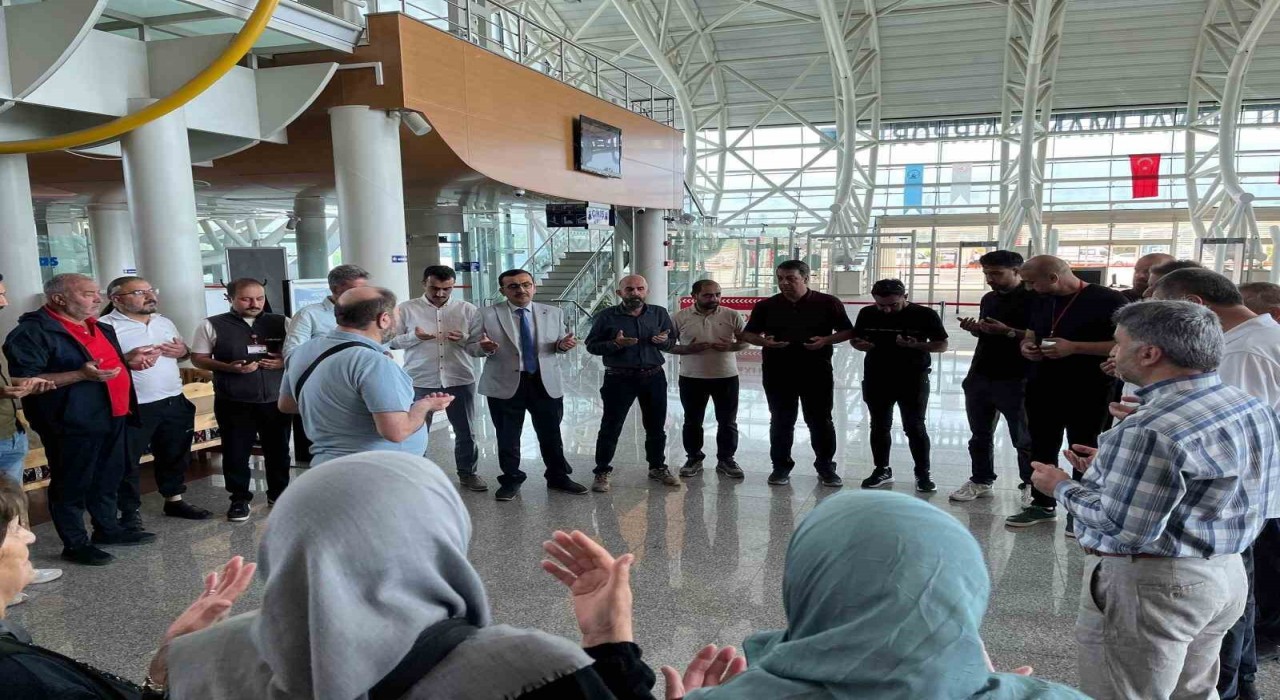 Erzincanda 59. hac kafilesi dualarla uğurlandı