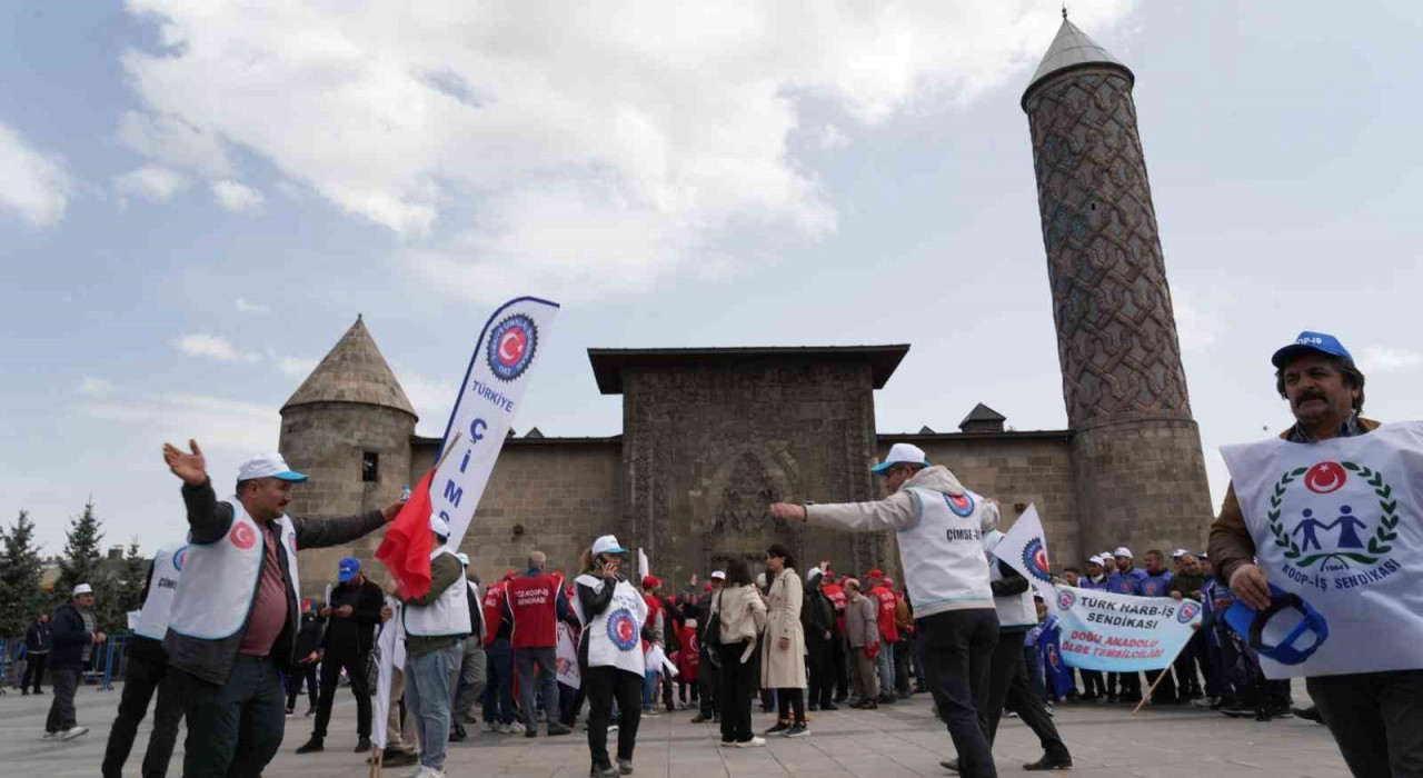 Erzurumda 1 Mayısın kutlama adresi Yakutiye Kent Meydanı oldu