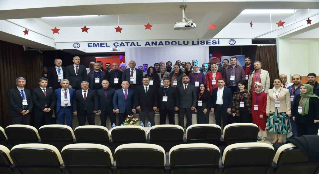 Erzurumda ‘Öğretmenlerin bakış açısıyla eğitimde öne çıkan konular çalıştayı