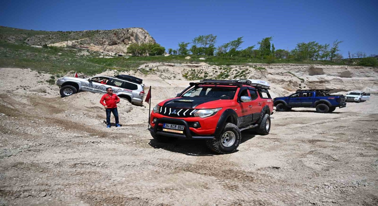 Erzurumlu offroadçular Terörsüz Türkiye sloganıyla yollara çıktı