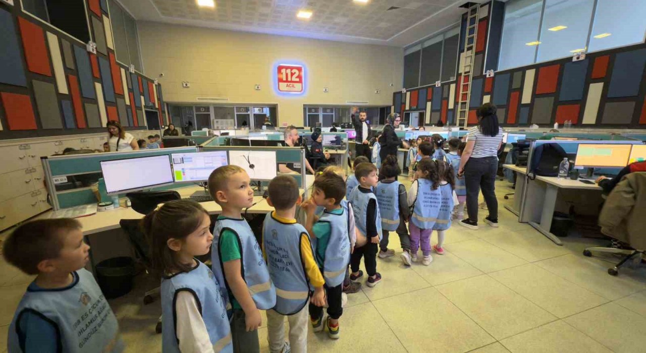 Es Çocuk Evinin minikleri 112yi keşfetti