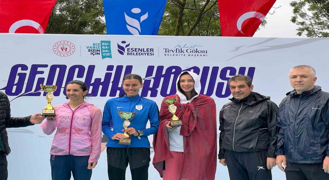 Esenlerde 19 Mayıs Coşkusu: Gençlik Koşusunda şampiyonlar belli oldu