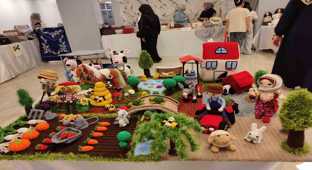 Esenlerde Meslek Edindirme Kursları Sezon Sonu Sergisinin açılışı yapıldı