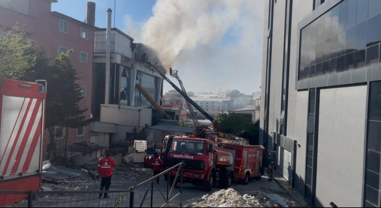 Esenyurtta 4 katlı bir tekstil fabrikasında korkutan yangın