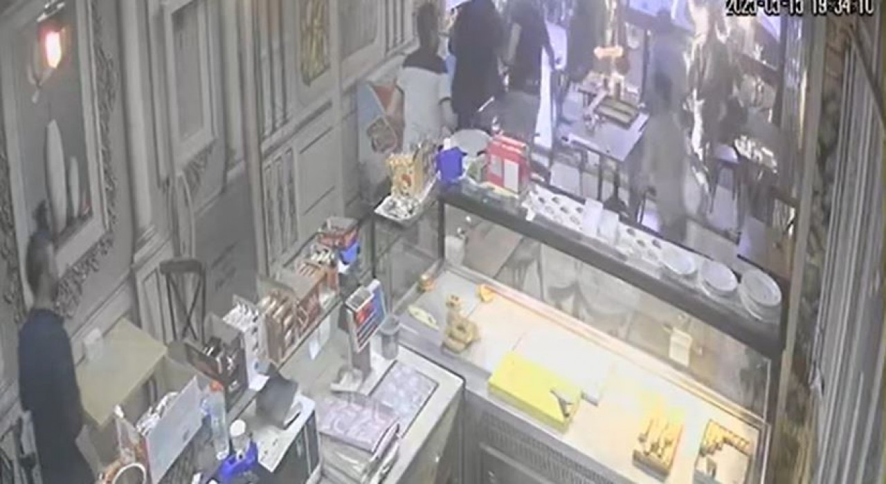 Esenyurtta Bass sesini deprem sanan vatandaşlar böyle sokağa döküldü