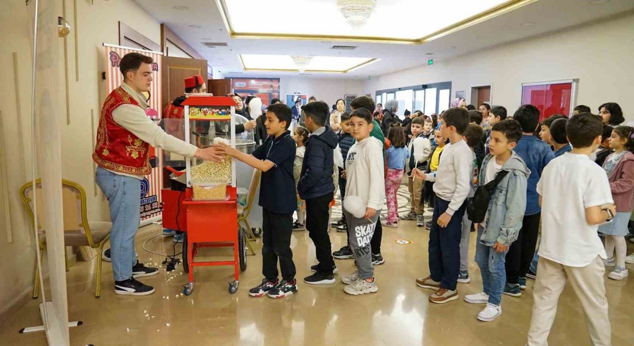 Esenyurtta minikler akıl ve zeka oyunlarıyla yarıştı