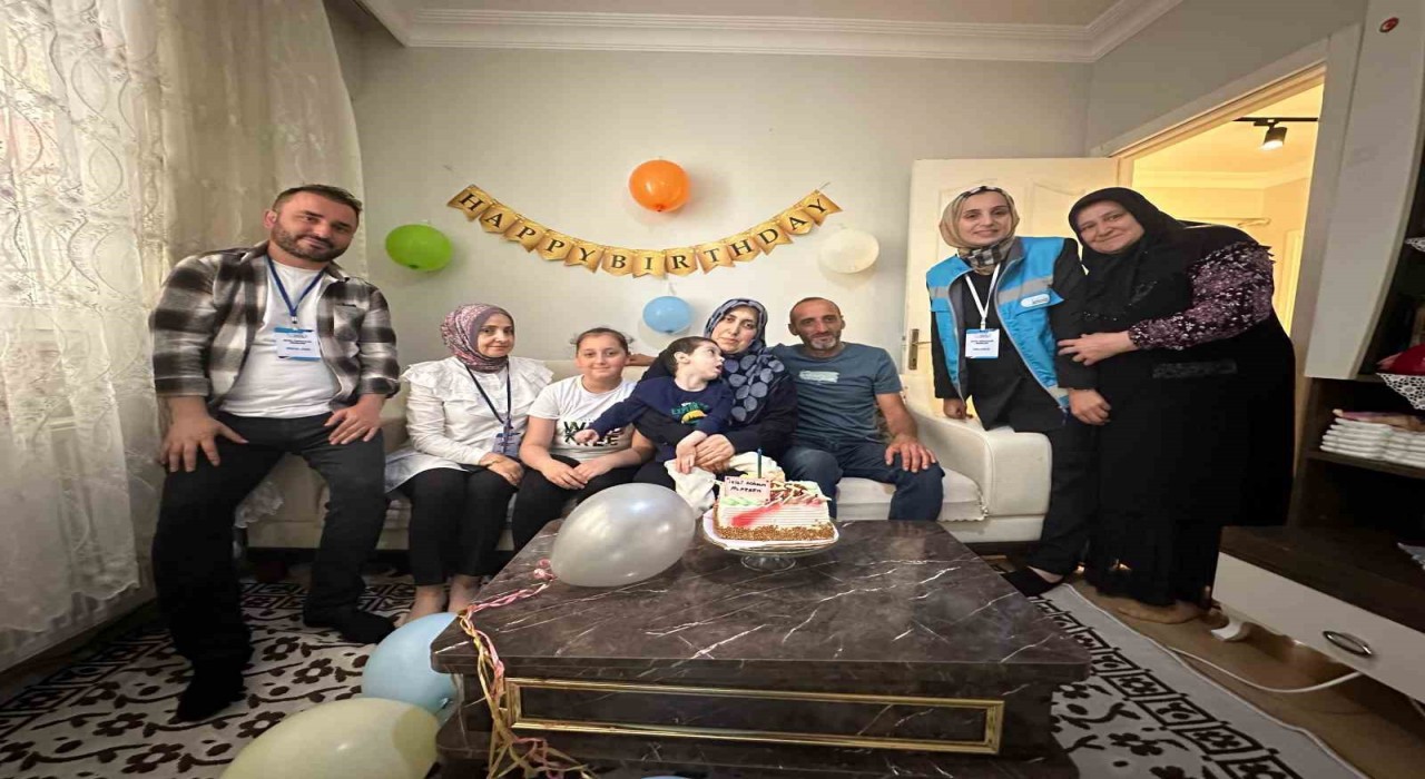 Esenyurtta özel çocuklara doğum günü sürprizi