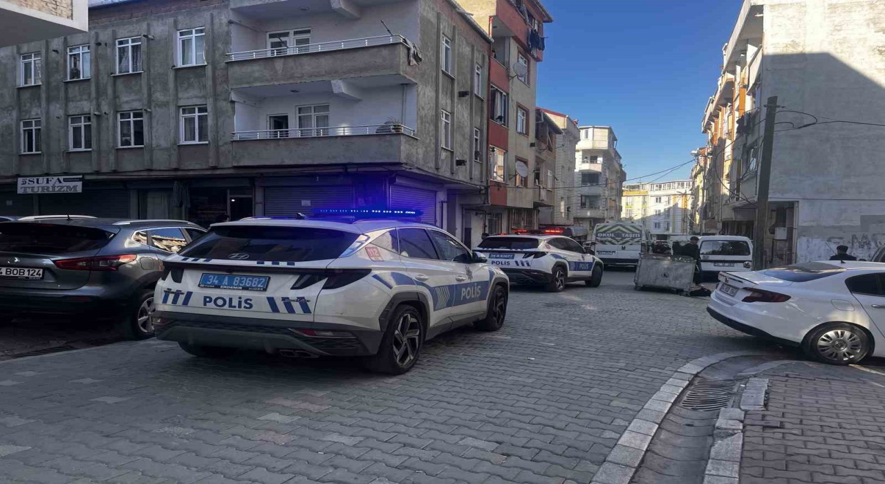 Esenyurtta sokakta oynarken servis aracının çarptığı çocuk ağır yaralandı