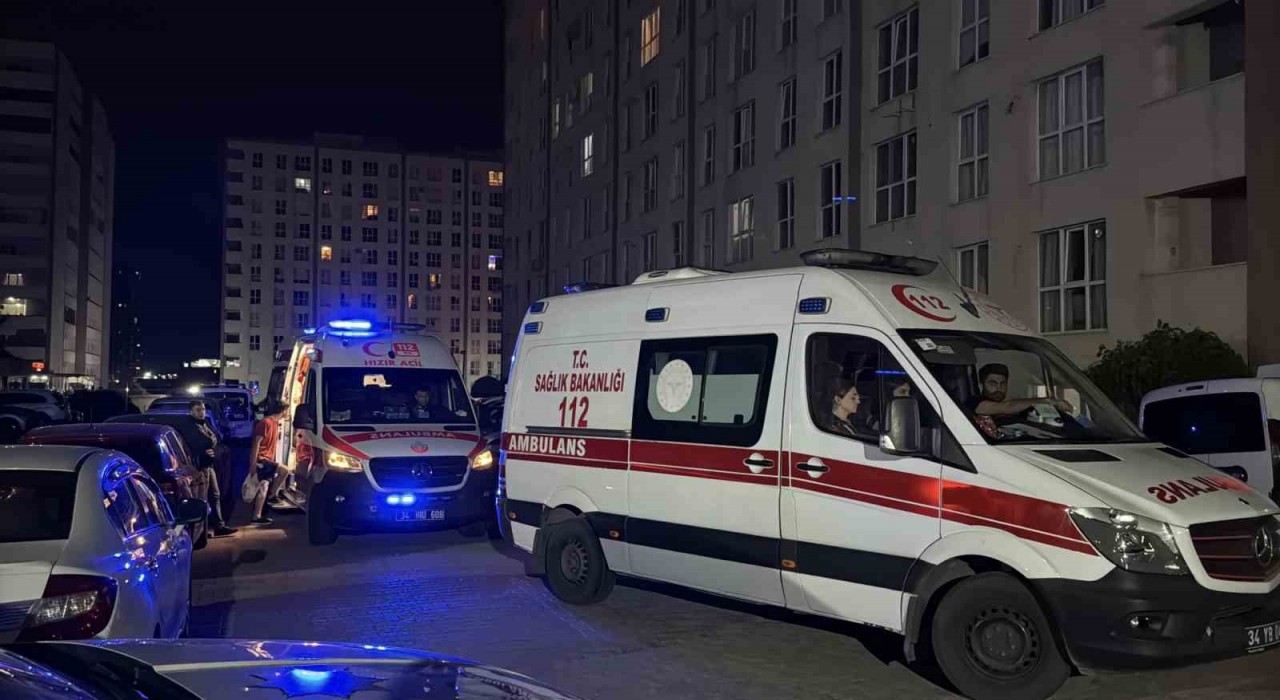 Esenyurtta yangın sırasında panik yapan kadın 8. kattan böyle atladı