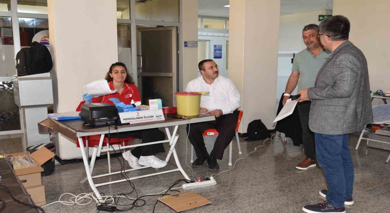 ESKİden Kızılaya kan bağışı