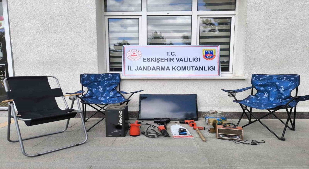 Eskişehirde ilginç hırsızlık olayı: Kamp sandalyelerini ve piknik ekipmanlarını çaldılar