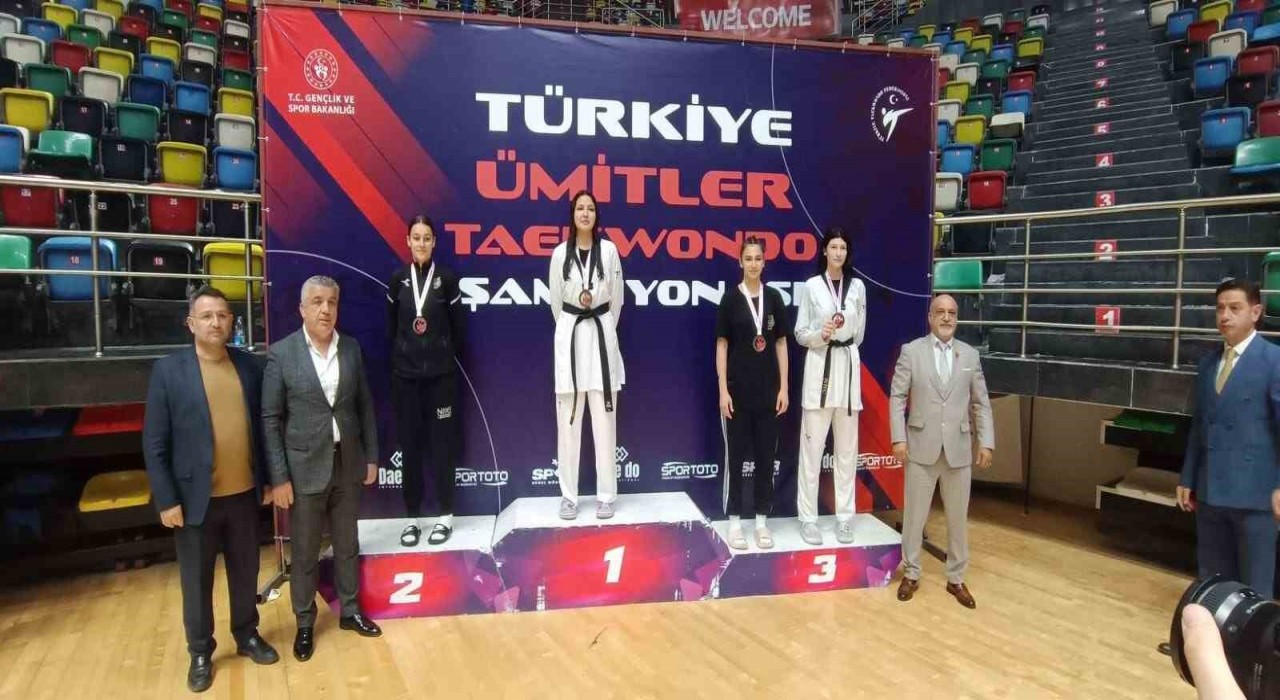 Eskişehirli sporcu Nida Nur Çene Türkiye Tekvando Şampiyonasında Türkiye 3üncüsü oldu