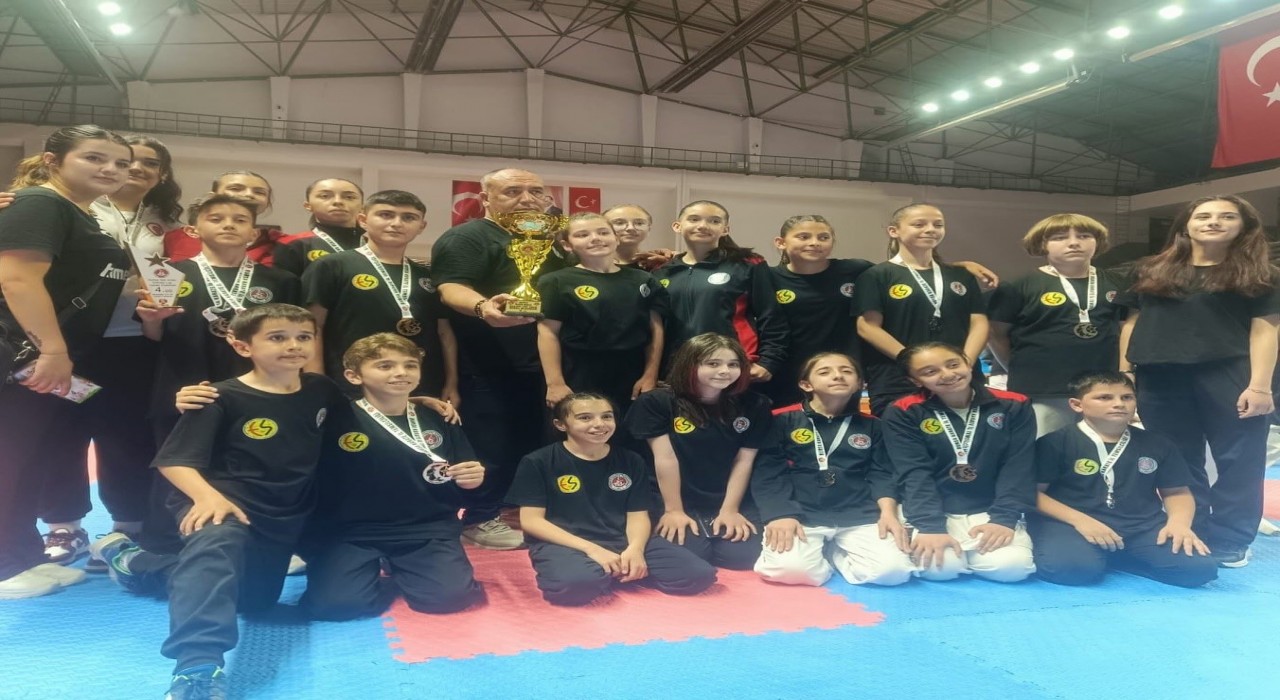 Eskişehirli sporcular İller Arası Karate Liginde derece elde etti