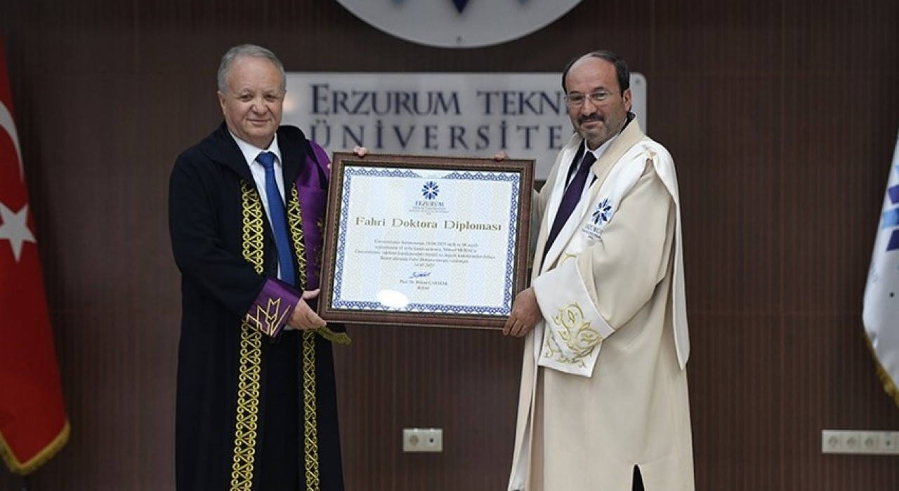 ETÜde 2024-2025 yılı akademik giysi ve ödül töreni gerçekleştirildi
